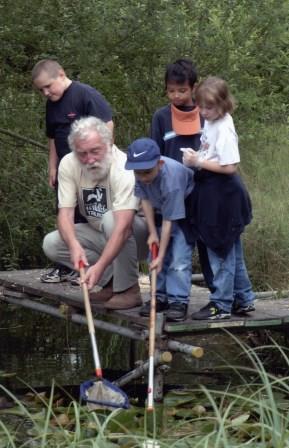 RS3991 Pond-dipping David-Bellamy BBOWT-1-lpr